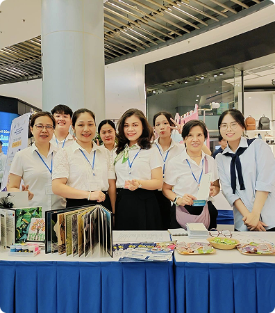 Giảng viên và sinh viên Trường Cao Đẳng Nghề Long Biên